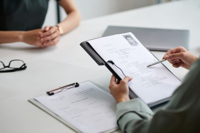 خطوات عملية لإدارة العروض الوظيفية وتحقيق القبول: من رسالة العرض إلى القبول